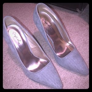 Grey heels- New! 👠